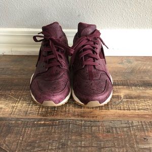 Women Nike Huaraches